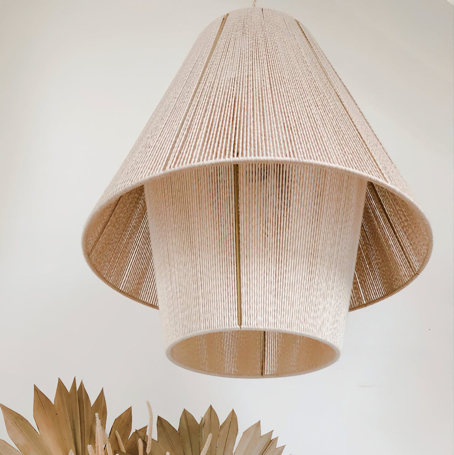 Liora Suspension – Handwoven Raffia Lampshade with Natural Charm
