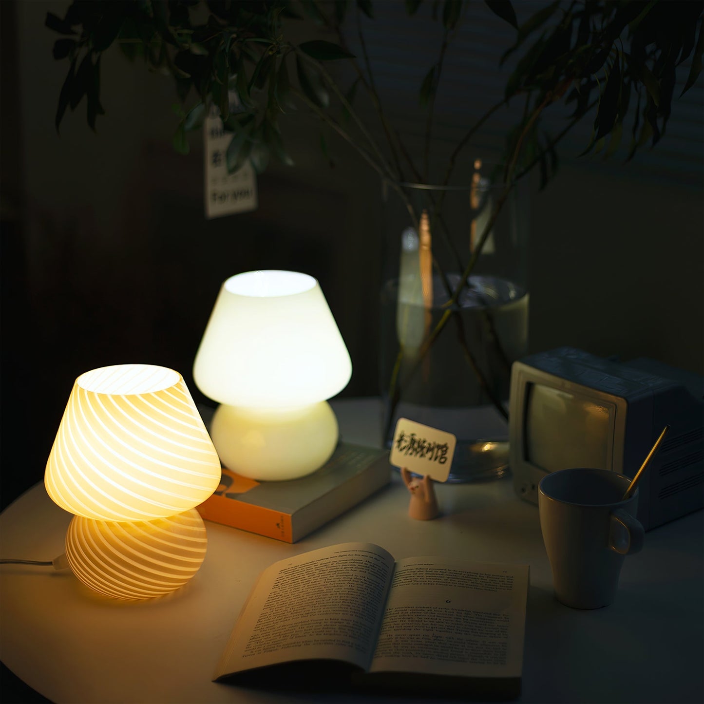 Dante – Vintage Glass Table Lamp with Trendy Modern Design