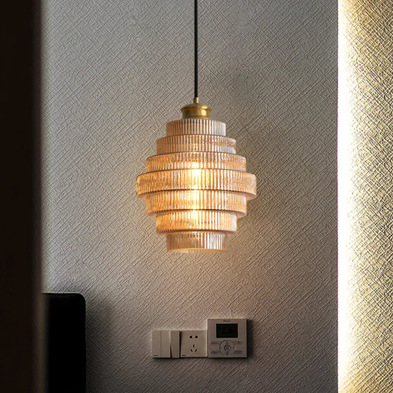 Vero – Brass & Glass Bottle-Shaped Pendant Lamp with Vintage Charm