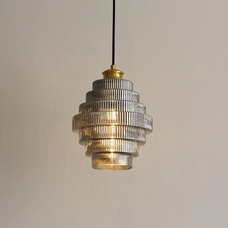 Vero – Brass & Glass Bottle-Shaped Pendant Lamp with Vintage Charm